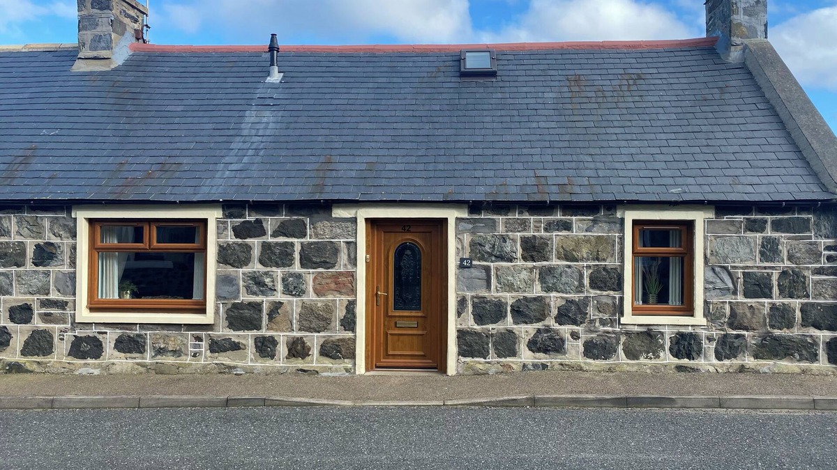 Portsoy House | NEW! Cosy coastal cottage in Portsoy, Scotland with spectacular sea views