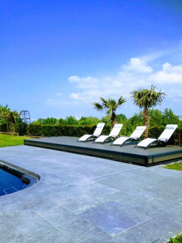 Honfleur House | New Cottage & spa de nage Guesthouse