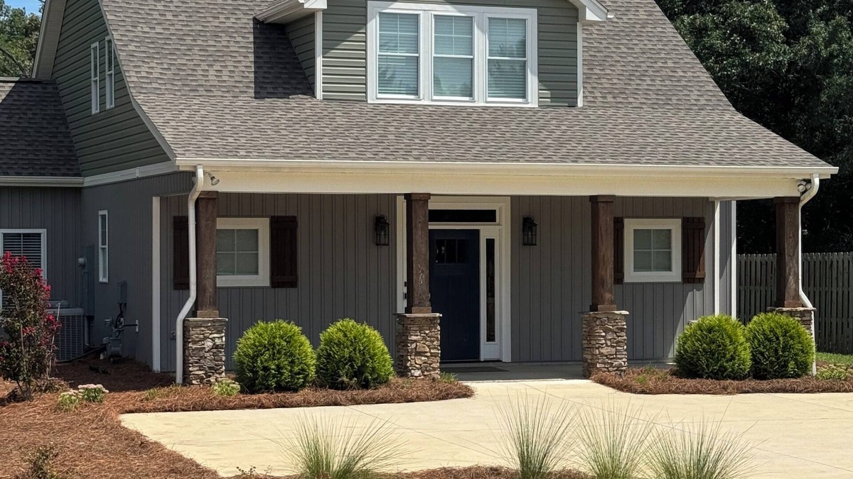 High Point Cottage | New Country Cottage, 3BR 2.5 BA, Ensuite Master on Main, Relax Rewind Repeat