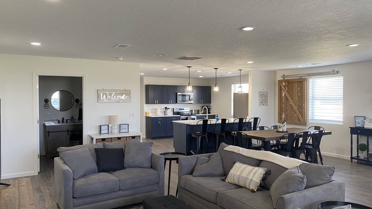 Houston House | NEW! Countryside Retreat Home with Space for Entertaining, Weddings and More!