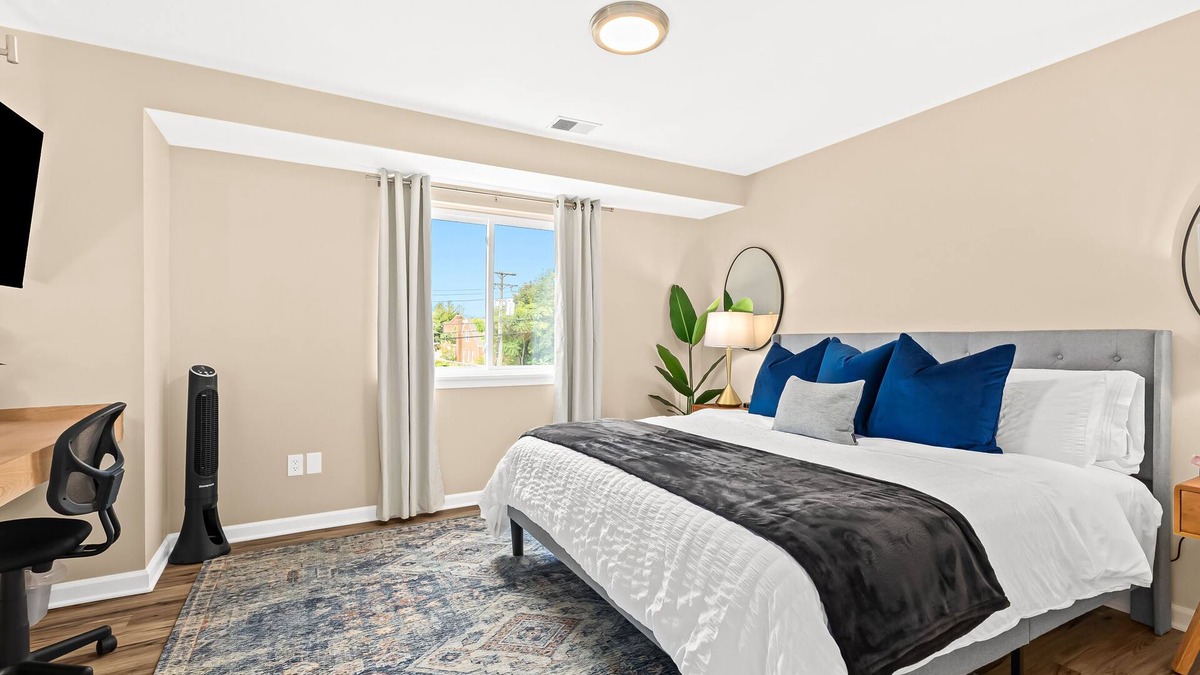 Roseville Apartment | New! Cozy 1BR, Minutes to Roseville Downtown