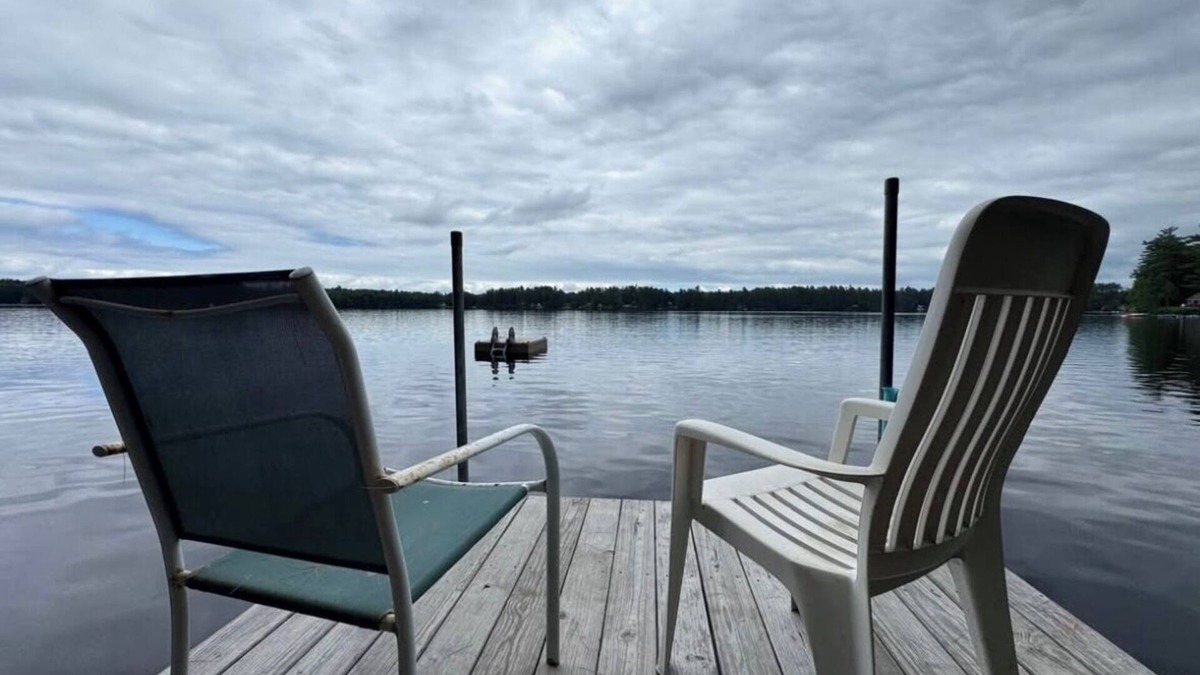 West Buxton House | New Cozy 2-Bedroom Lake House on Tranquil Bonney Eagle Pond w/Great Amenities