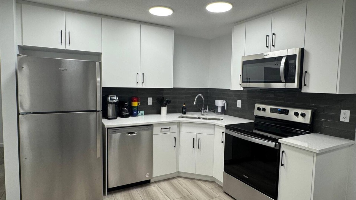 Southeast Calgary Apartment | New Cozy 2 BR suite w/king bed