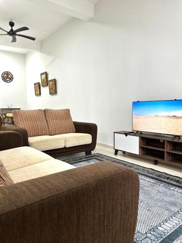 Ayer Panas House | New Cozy 4-bedroom Terrace Home