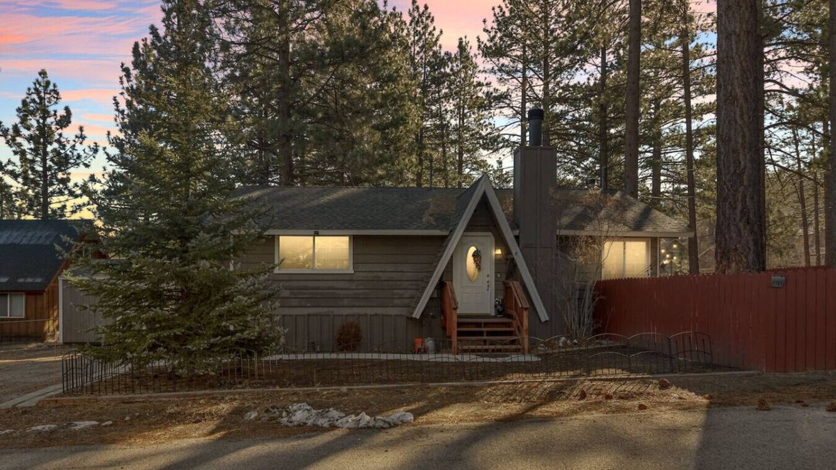 Big Bear House | *NEW* Cozy Beartime Story Cabin + BBQ + 2BR