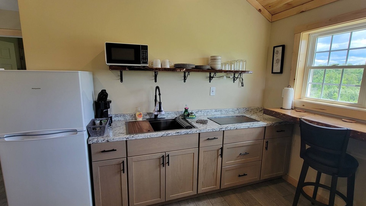 Oakland Cabin | NEW Cozy Cabin located in Oakland tucked away in a peaceful wooded scene.