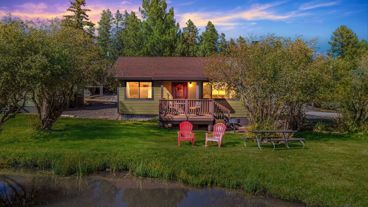 Greer Cabin | NEW! Cozy Cabin Retreat with Scenic Views
