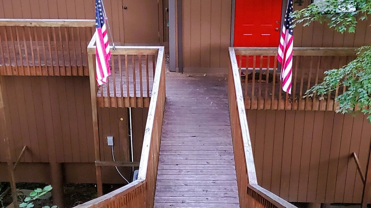 Jamestown Condo | NEW Cozy Condo I-4 @ Beautiful Lake Cumberland - perfect family getaway!