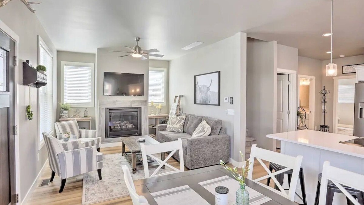 Spearfish House | NEW! Cozy & Modern Spearfish Home Near Downtown!