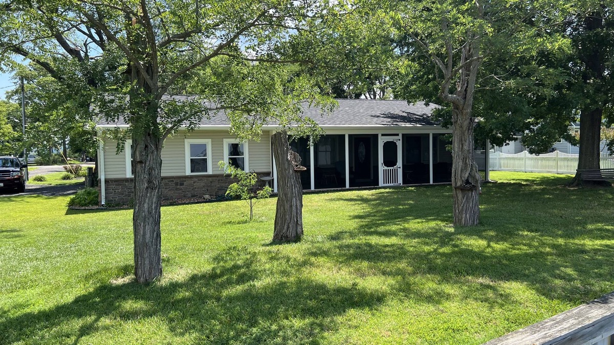 St. Leonard House | New! Cozy River Cottage with great views of the water!