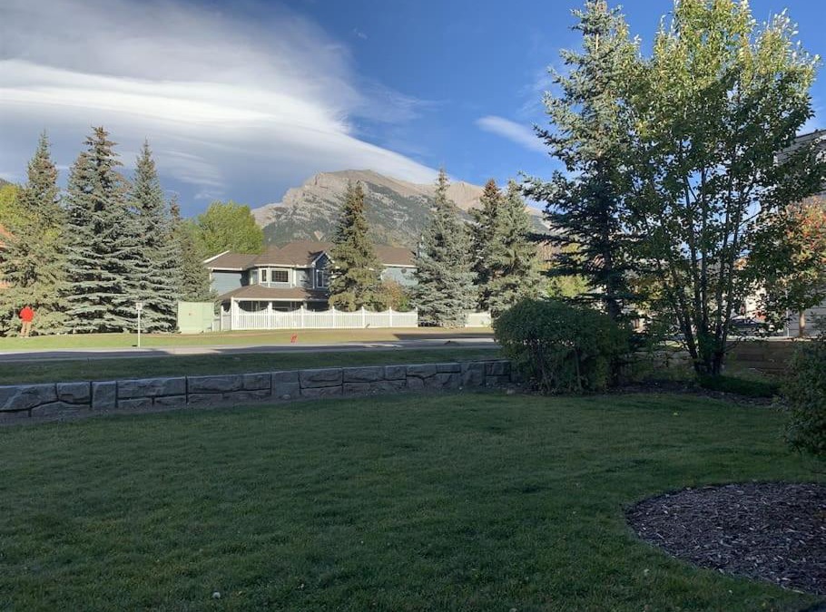 Canmore Apartment | NEW! Cozy Rocky Mountain Chalet managed by Little Sister Getaways