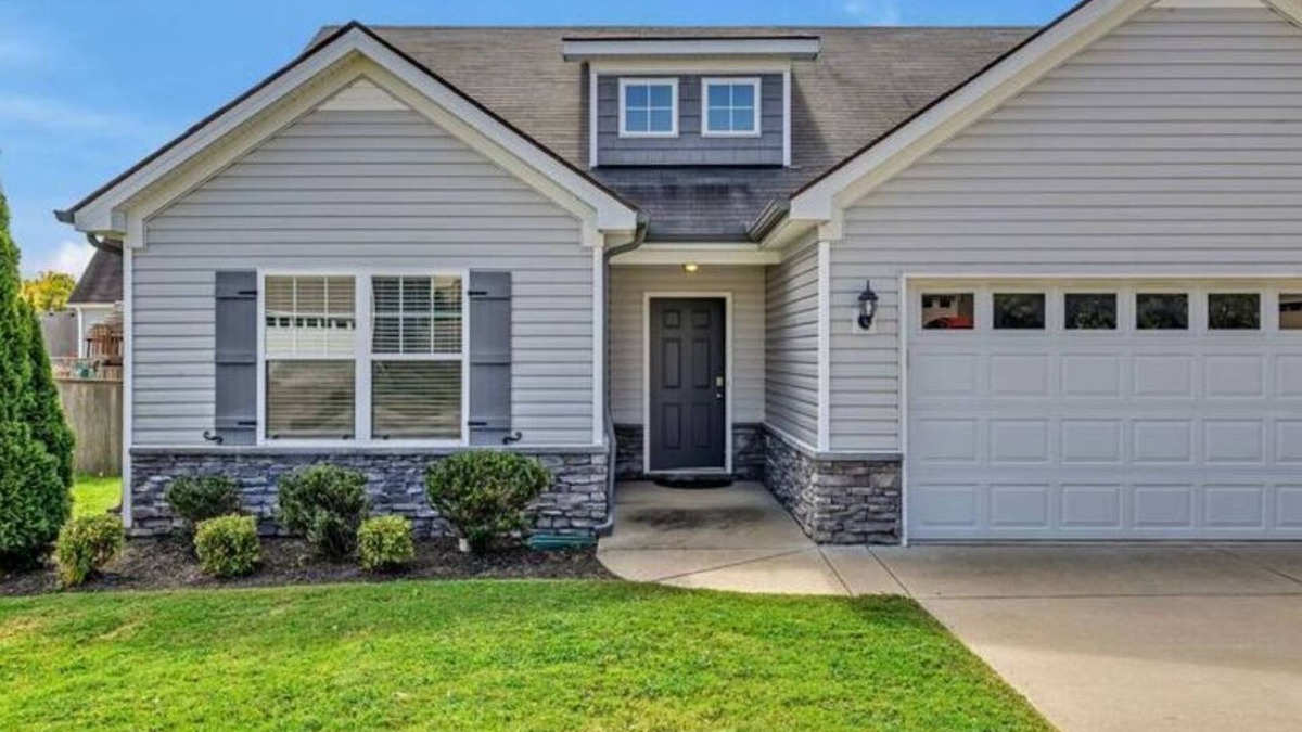 Spring Hill House | New! Cozy Spacious 3BR Spring Hill Home!