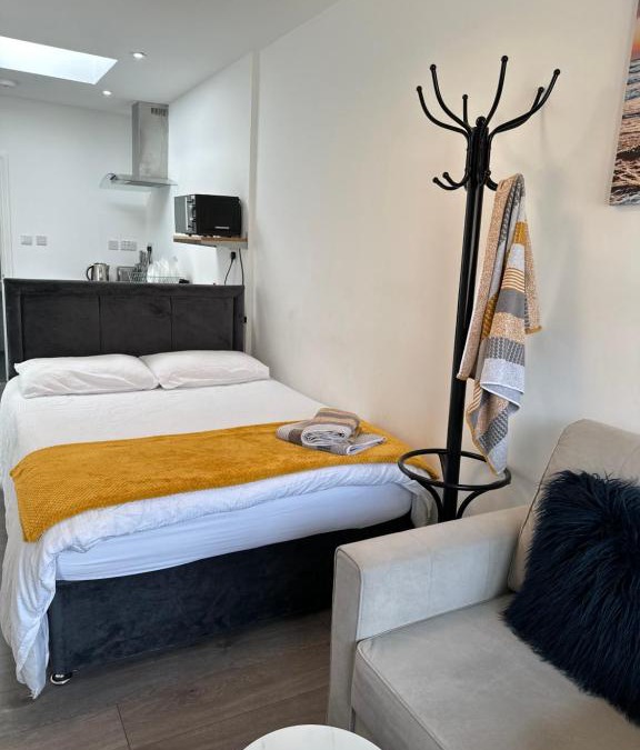 North End Apartment | New Cozy Studio Apt. House with Parking. Entire space