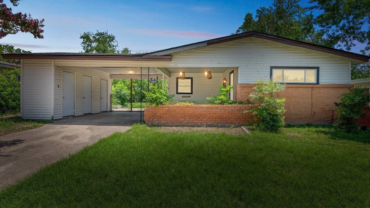 Temple House | NEW! Cozy Temple Home | Fenced Yard & Wi-Fi
