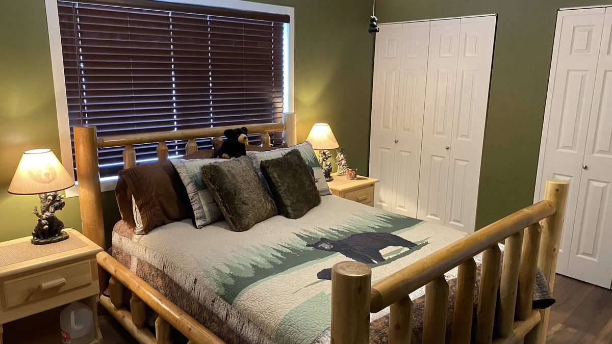 Mancelona Cottage | New Cozy Up North Cottage Getaway - in beautiful Lakes of the North
