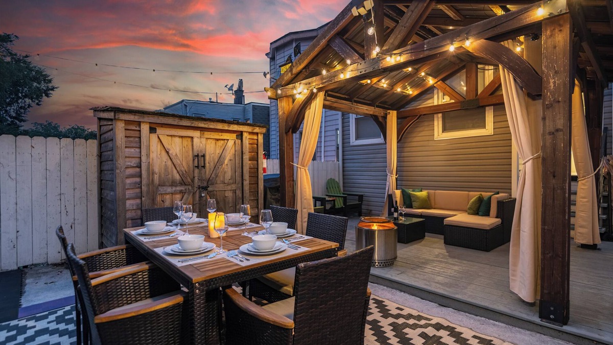 McGinley Square House | NEW! COZY Urban Oasis 4 BR 3 BA near NYC+Parking