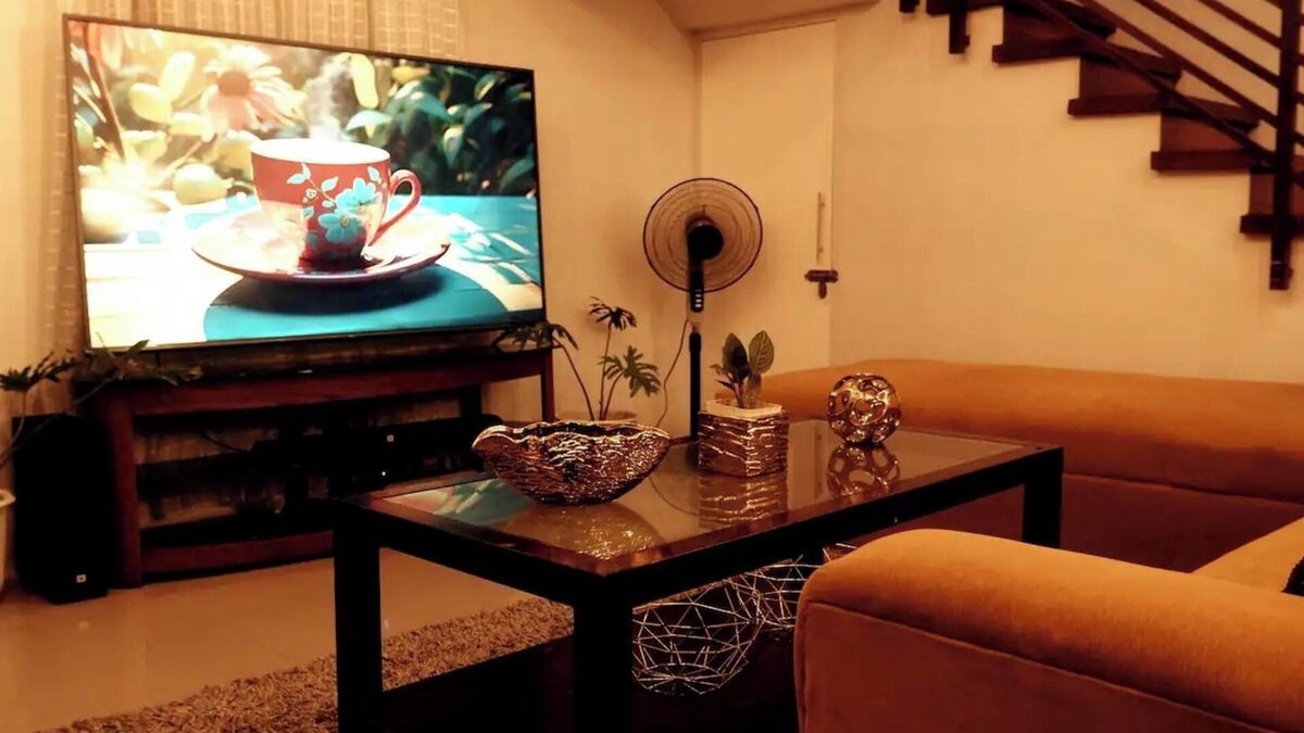 Balibago Villa | New Cozy Villa near Clark Freeport Zone. 5 minutes drive to malls, resto, others