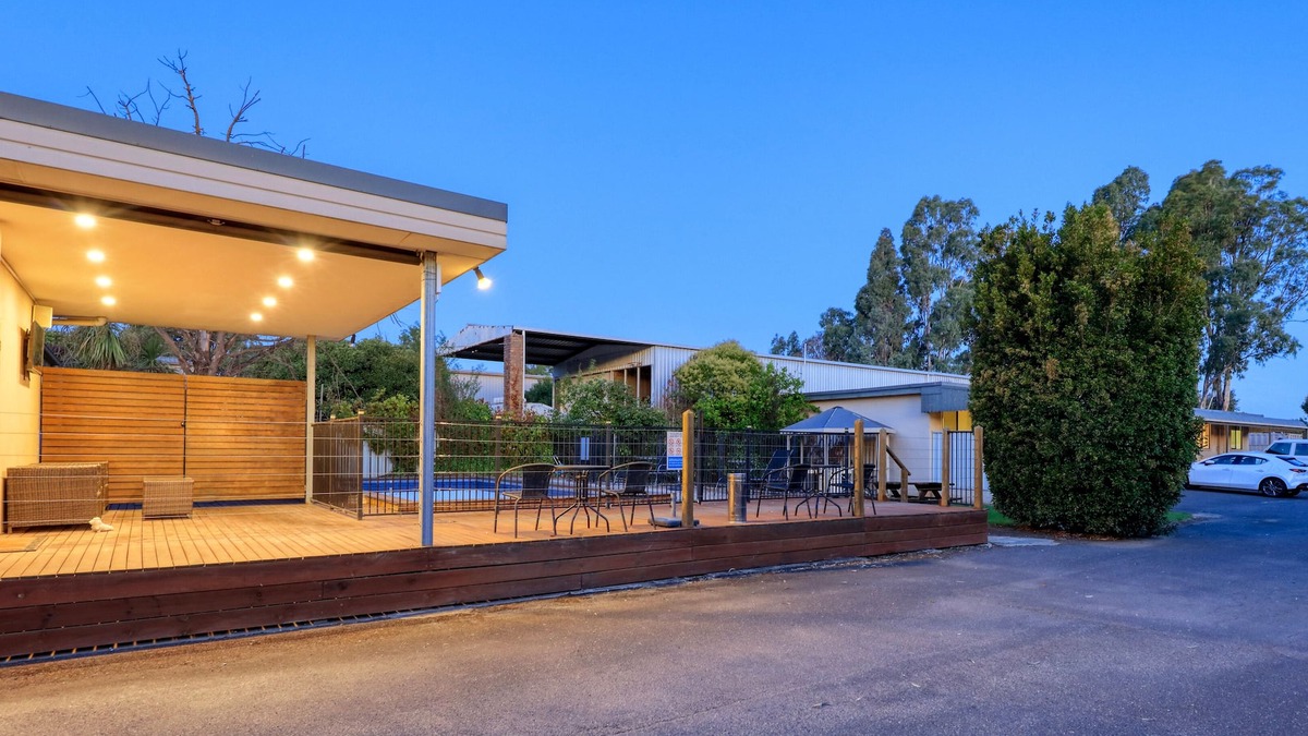 Seymour Hotel | New Crossing Place Motel & Apartments