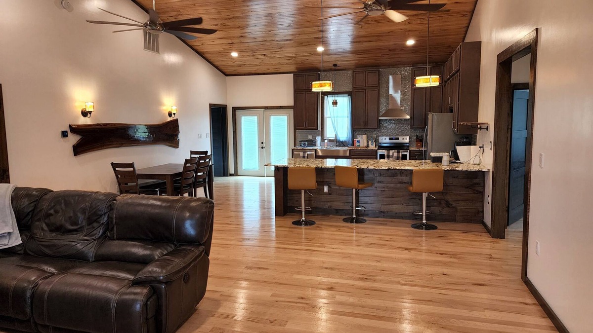 Athens House | New! Custom built private home on a pond, with large hottub.