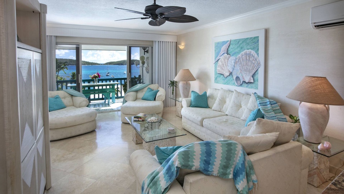 Nazareth Condo | New "CUSTOM" renovation. Beachfront and restaurants 10% off East End Restaurants