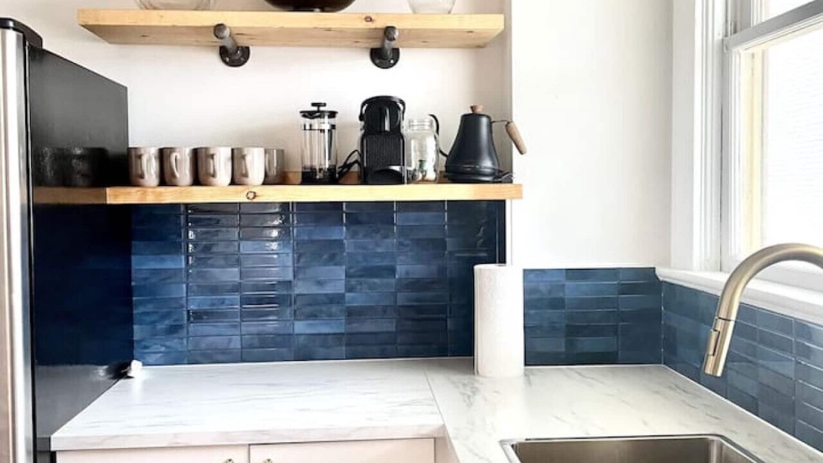 Marpole Apartment | *New* cute & charming sleeps 6 in South Van