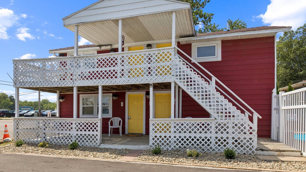 Monticello Apartment | NEW! Dave's Last Resort Lakeside-Cozy Cabin 6