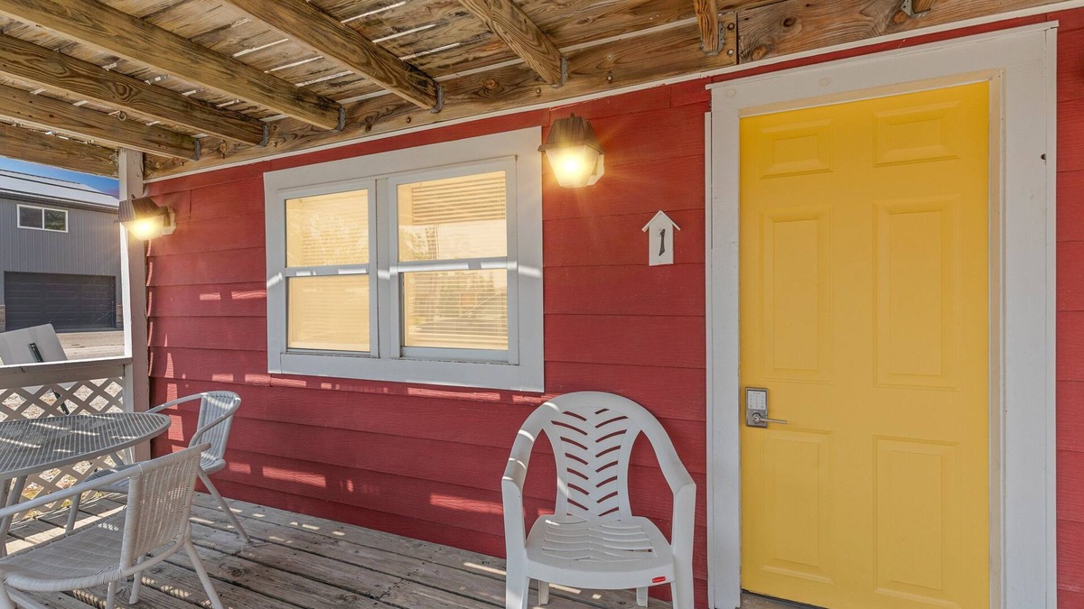 Monticello Apartment | NEW! Dave's Last Resort Poolside-Charming Cabin 1