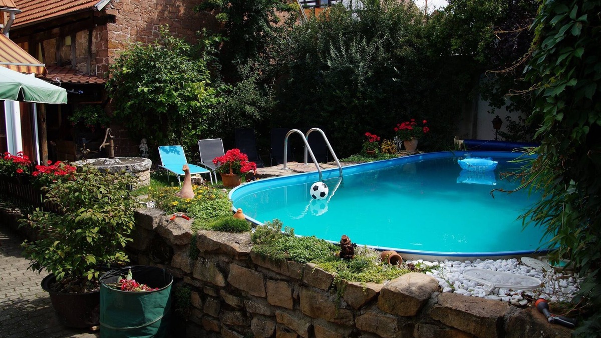 Neustadt-Lachen-Speyerdorf Apartment | NEW since January 2015: Apartment with a sunny courtyard, garden and pool