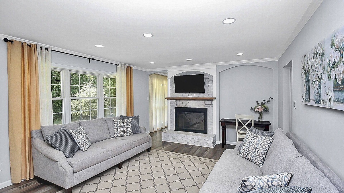 Matthews House | NEW! Designer Remodel w King Bed, Fast WiFi