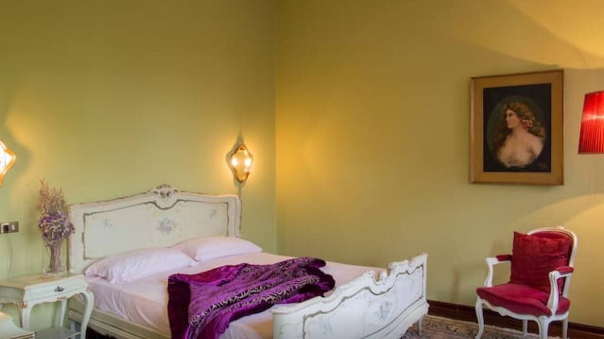 Arqua Petrarca House | New Domus rosarum is located in the heart of the Euganean hills, at Arquá Petrarca