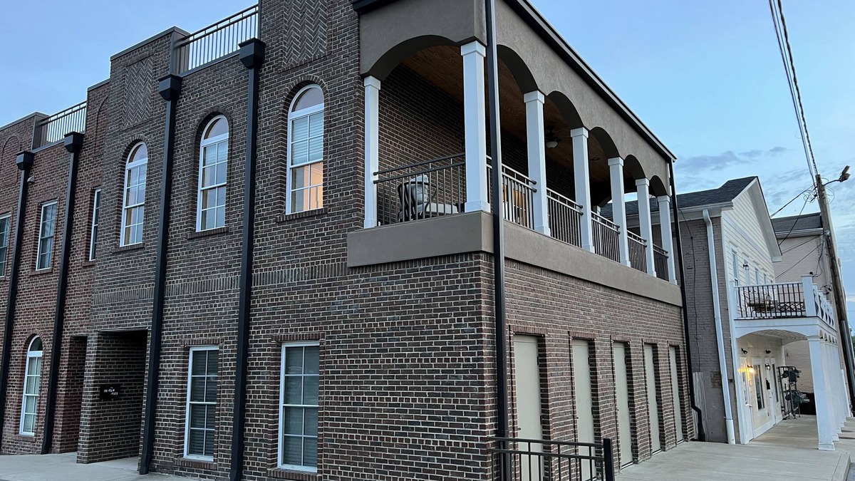 Elizabethtown House | New Downtown Luxury Townhouse in Bourbon Country