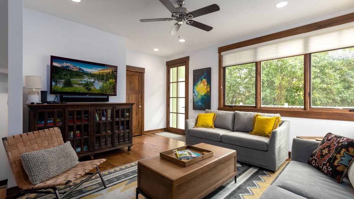 Whitefish House | New downtown Whitefish listing - New furniture - AC - walk to everything - close to Whitefish river