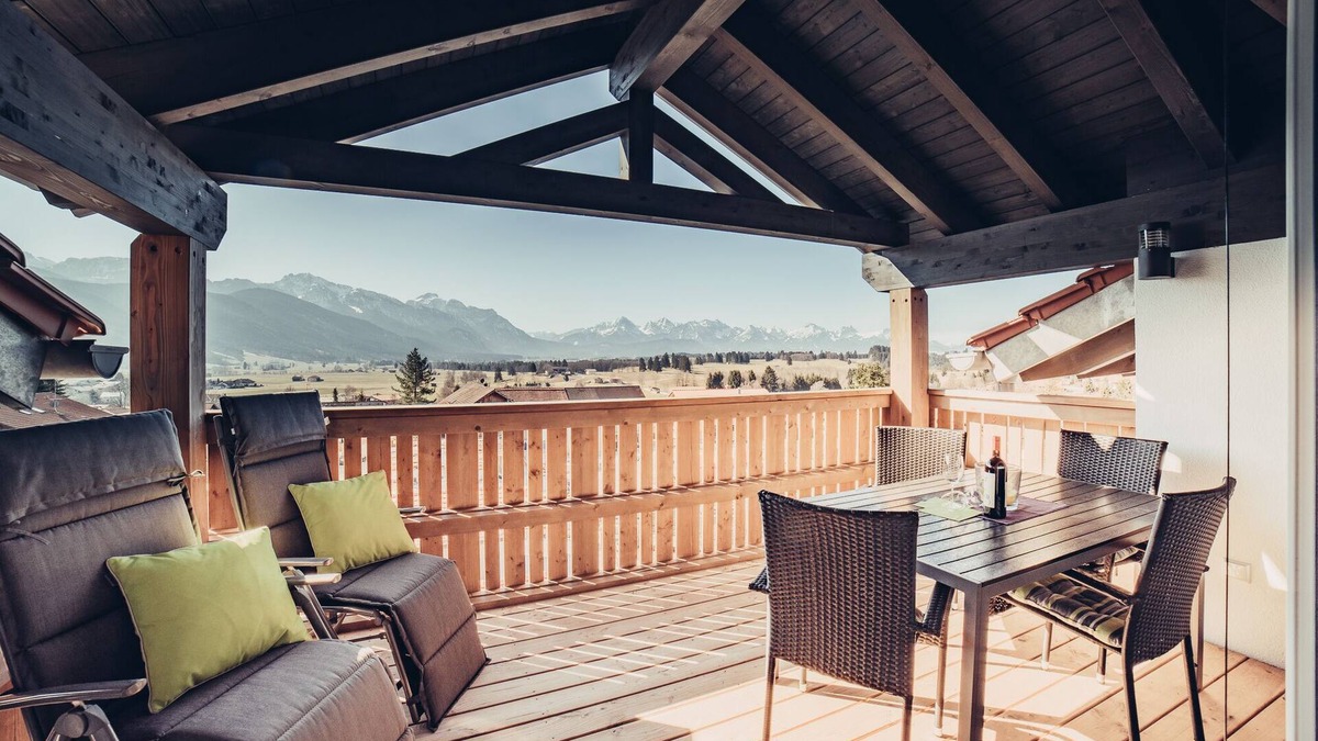 Berghof Condo | New dream apartment with views over the Bannwaldsee in the Allgäu mountains.