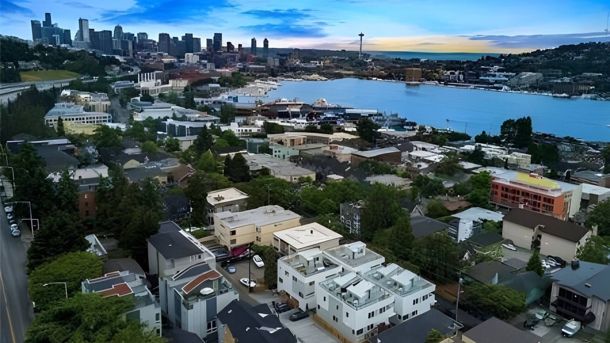 Eastlake House | NEW Eastlake 4B3BT 1M Home Views - Sleeps 10