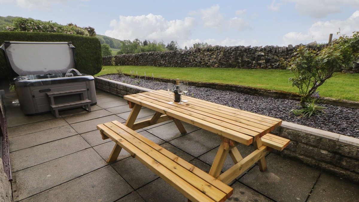 Peak District National Park House | NEW ELM TREE FARM, family friendly in Chapel-En-Le-Frith