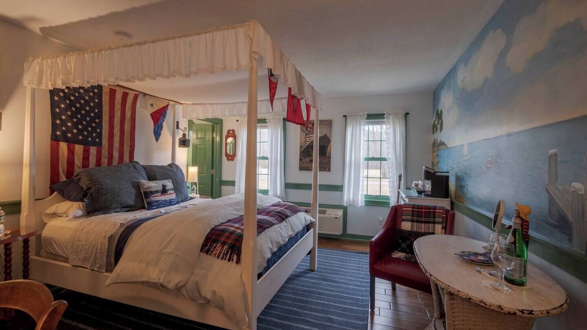 Stonington Apartment | New England Hospitality at the Carriage HousenMystic Vacation Rentals LLC