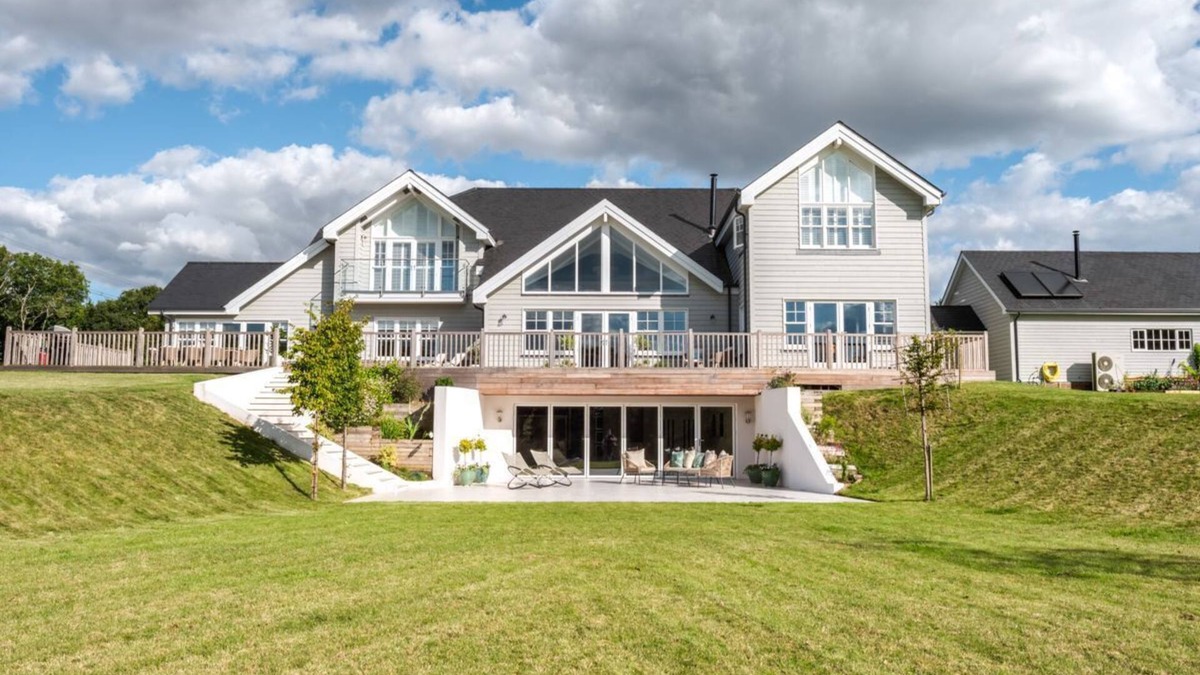 Wickham Villa | New England Mansion - Six Bedroom Villa, Sleeps 15