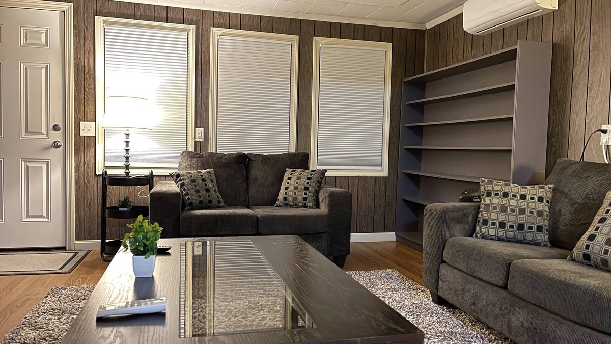 Lebanon House | NEW -Entire House Near DHMC- Dartmouth College- Hanover- House - Pet Friendly