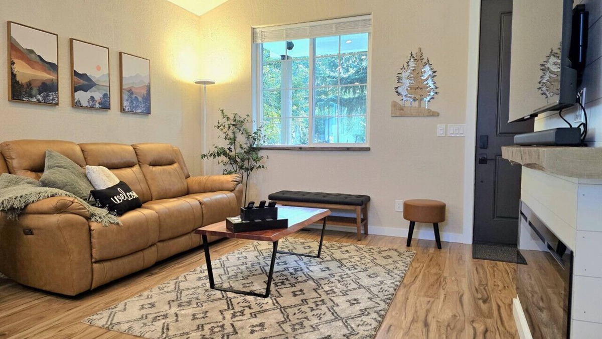 Post Falls Apartment | New! EV Charger, Private