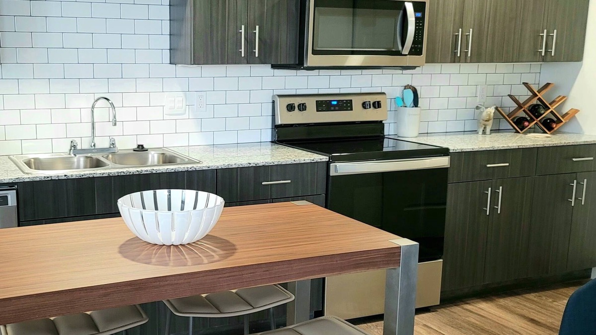 Cherry Street Apartment | NEW Executive Lofts on Cherry Street 403