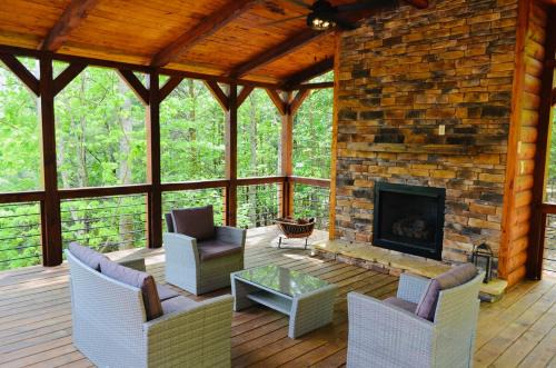 Morganton House | New Exterior- Sleeps 8-Hot Tub-Games Galore-Nature