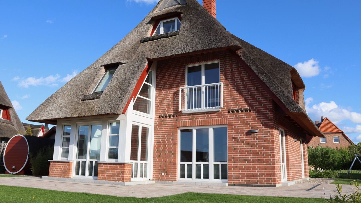 Rosenhagen House | New, family-friendly Thatched Cottage 350m BC Beach barrel sauna Free WiFi, fireplace