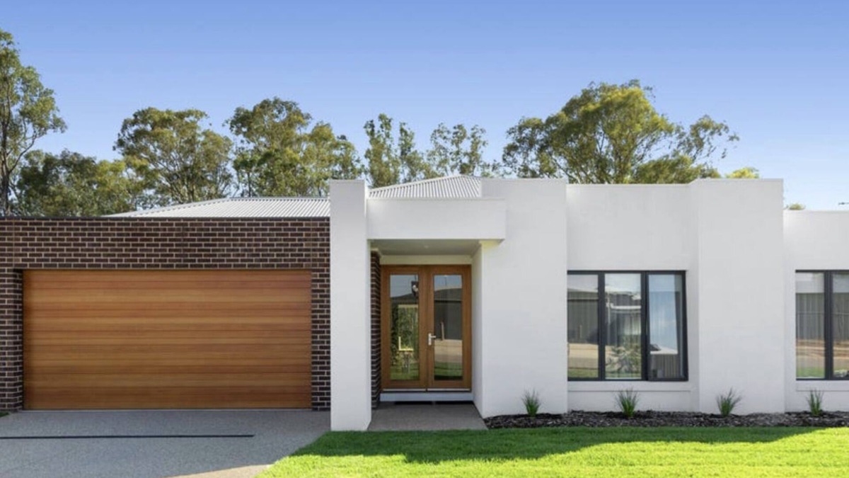 Bundalong House | NEW Family Holiday Home backing onto the river! Table Tennis table! Sleeps 13