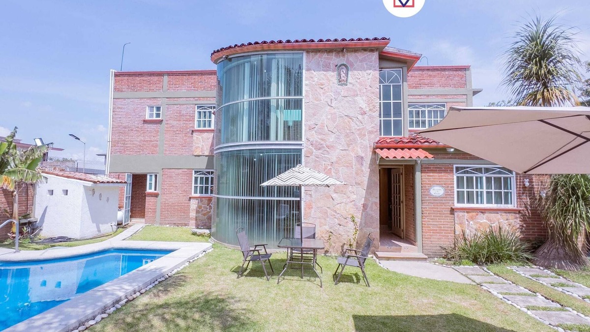Cocoyoc House | New Family House in Cocoyoc: Pool & BBQ Area