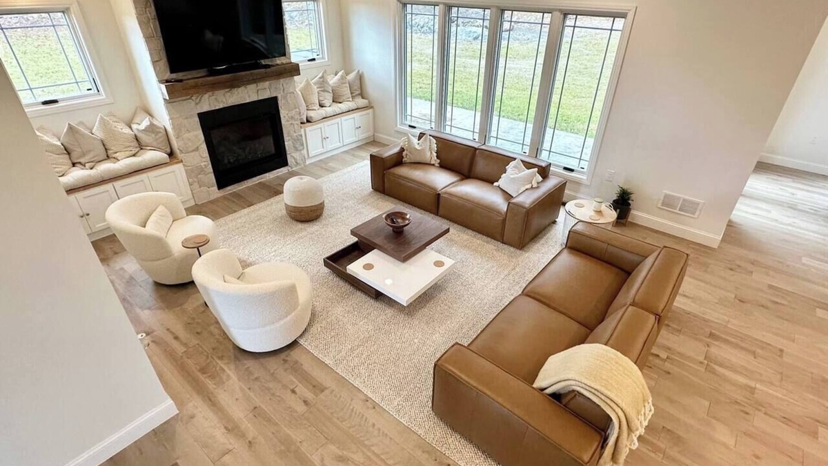 Montgomery House | New Farmhouse-Hot Tub, King Beds, Game Room & View