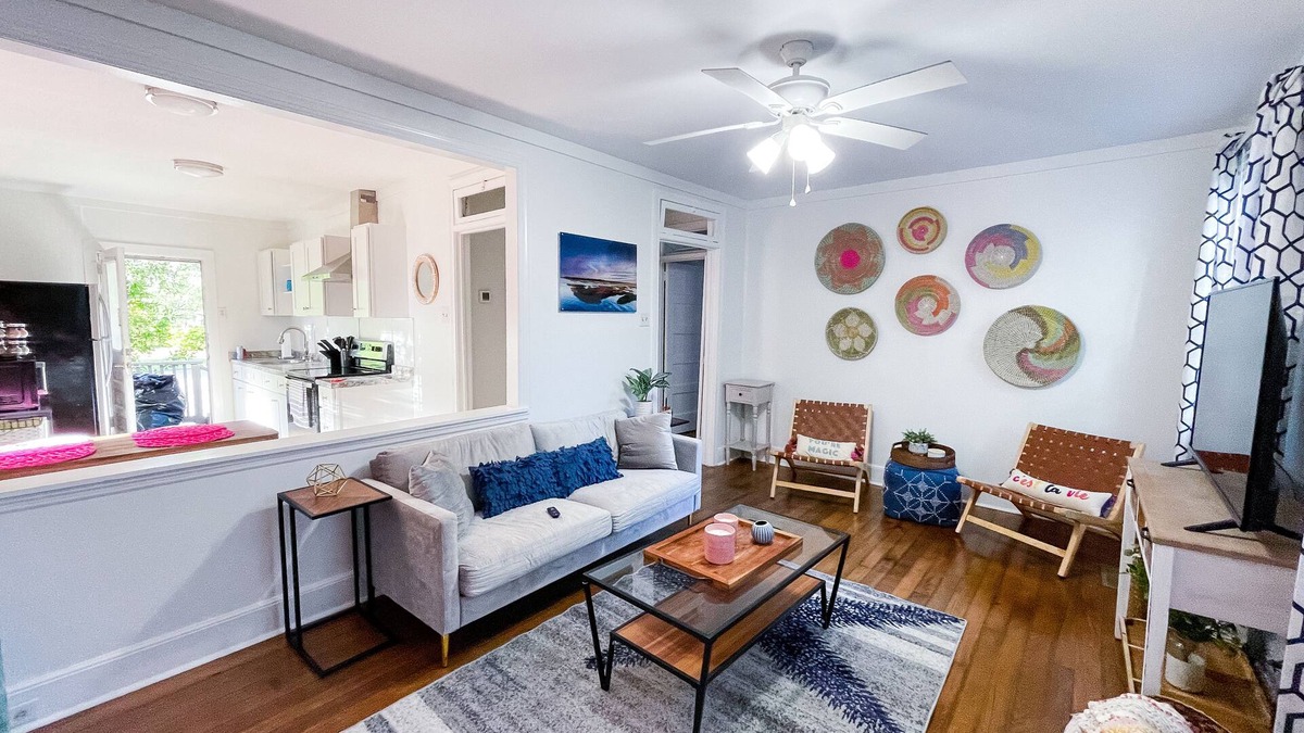 Beaufort House | New - Flirty Flamingo Bungalow - close to downtown