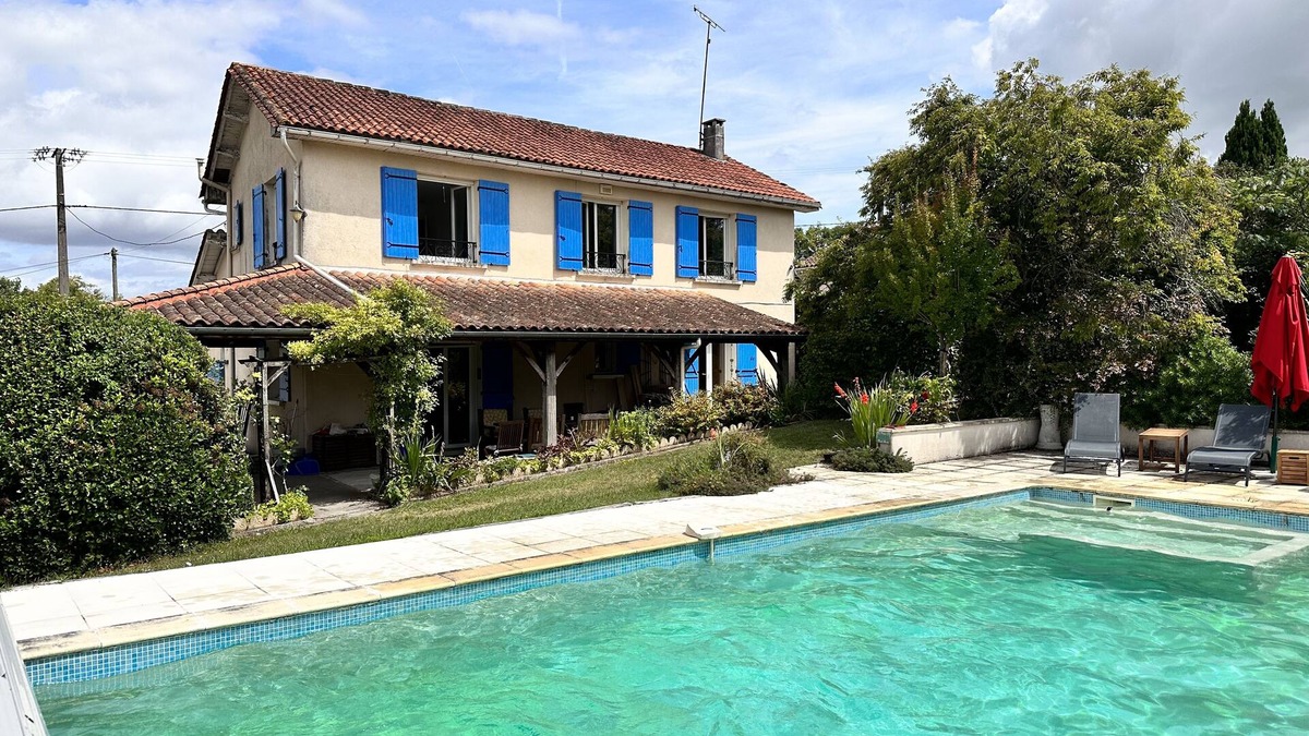 Nanteuil-de-Bourzac Other | New for 2024 - 4 bedrooms, private pool & large garden, amazing country views.