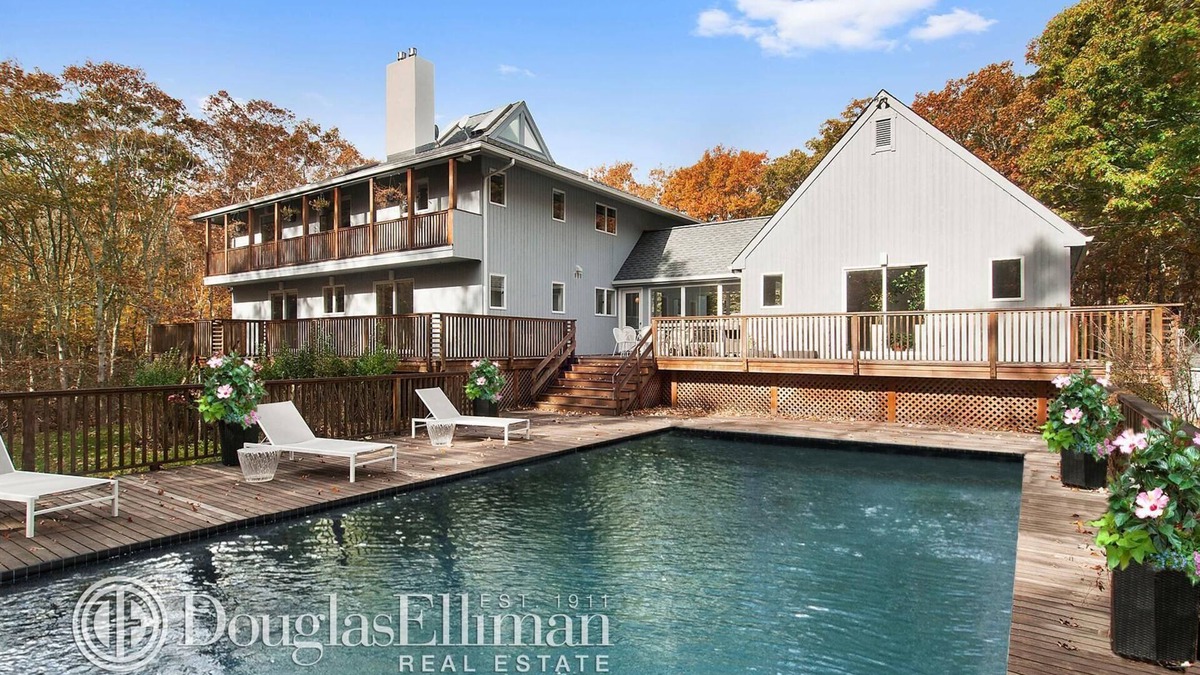 Water Mill House | New Fully Remodeled Post Modern Home, Perfect getaway for a family!