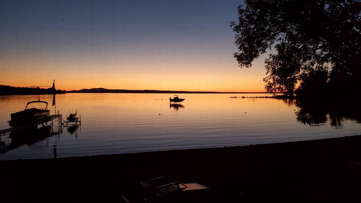 St. Albans Cottage | *New* Fully Renovated* Cozy Cottage with private beach