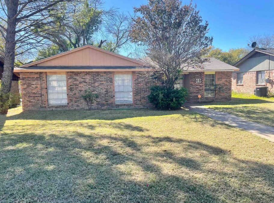 Garland House | New! Fun just 20 min from Dallas 3-BRM Home